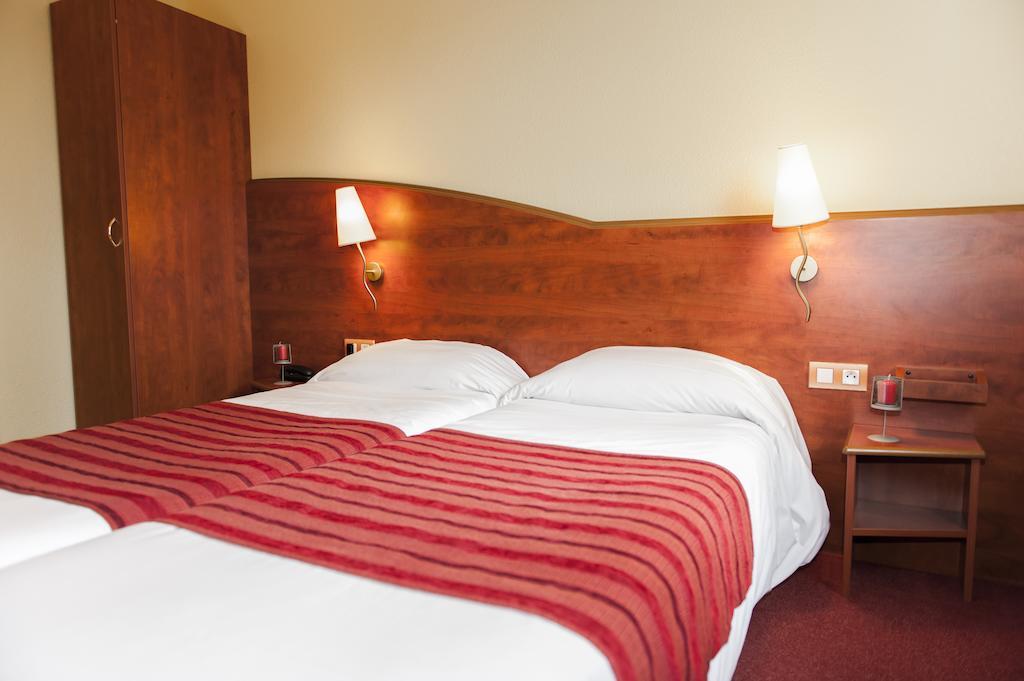 Armony Hotel Bourg-Achard Exterior foto